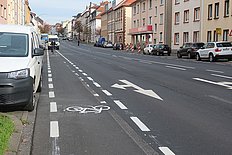 Das Bild zeigt den Radsicherheitsstreifen an der Leipziger Straße.