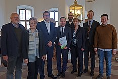 Das Foto zeigt eine Gruppe von Personen.