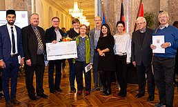 Mitglieder des Rundes Tisches der Religionen Fulda bei der Preisverleihung in Wiesbaden. Foto: HMSI