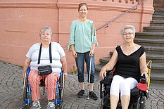 Fotos des neuen Vorstandes mit der Vorsitzenden Lea Widmer (Mitte) und ihren Stellvertreterinnen Manuela Pleterschek (links) und Elvira Storch (rechts).