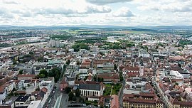 Das Bild zeigt eine Drohnenaufnahme der Innenstadt von Fulda.