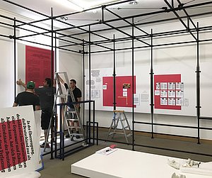 Aufbau der Ausstellung „75 Jahre Verfassung“ © Vonderau Museum Fulda / Foto: Peter Wellach